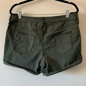 Mid Rise Midi Shorts (Army Green)